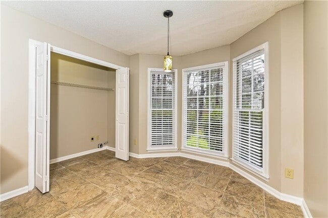 Foto del edificio - 3307 Poplar Ridge Dr