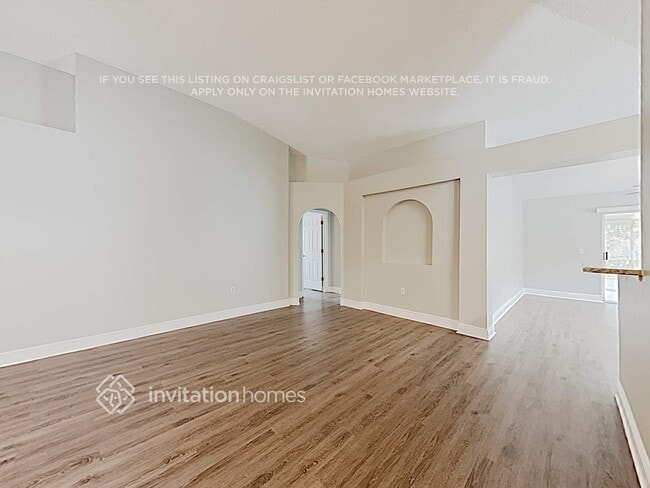 Building Photo - 3260 Erskine Dr