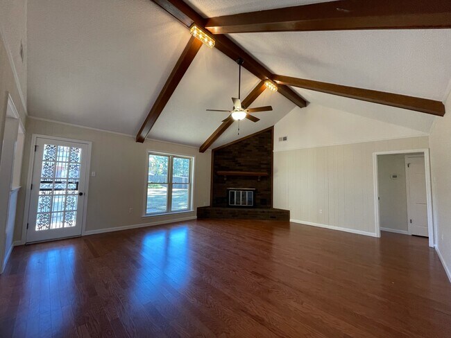 Building Photo - 2406 Doe Run Ln