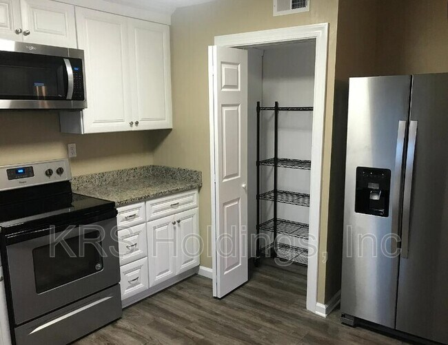 Foto del edificio - 3320 Lyons Ave