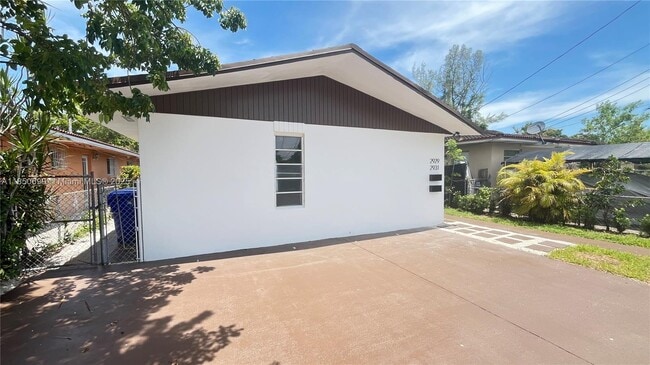 Foto del edificio - 2931 NW 22nd Ct