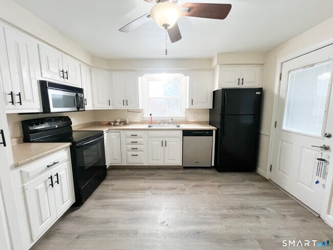 Foto del edificio - 458 Meadowside Rd