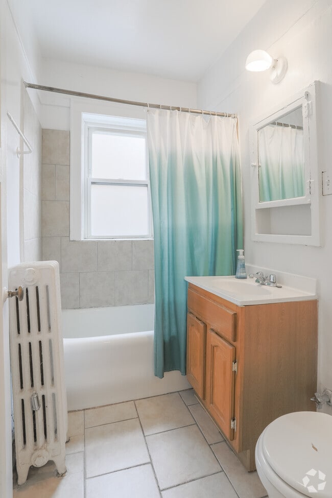 Studio, 1 BA - Bathroom - 722 Clark St