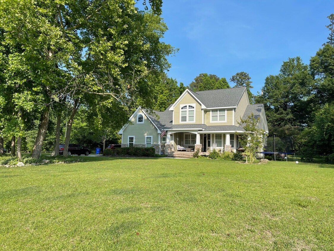 Foto principal - CASTLE LAKES - HOME W/ POOL