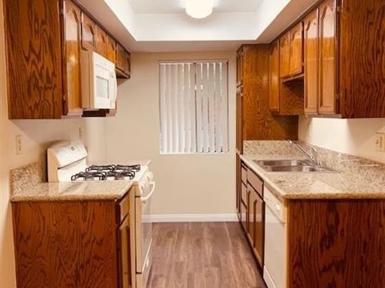 Building Photo - 345 E Verdugo Ave