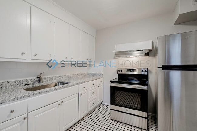 Building Photo - NOW OFFERING $250 OFF FIRST FULL MONTH IF ...
