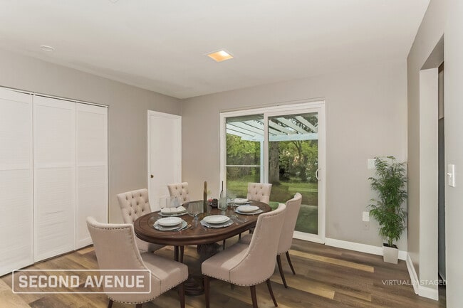 Building Photo - 940 Hollytree Dr