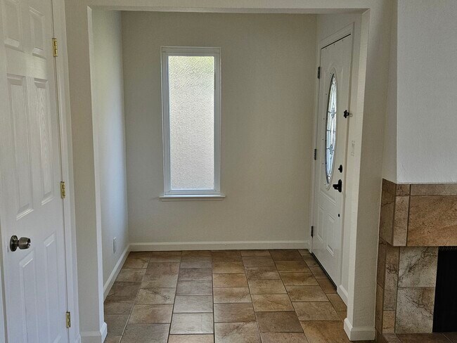 Foto del edificio - 119 Houlton Ct