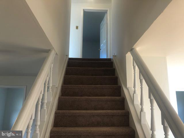 Building Photo - 729 Valley Rd