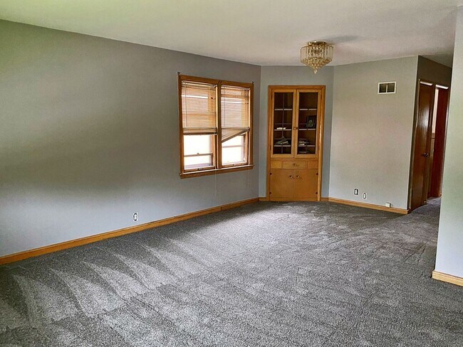 Building Photo - 8116 W Burleigh St