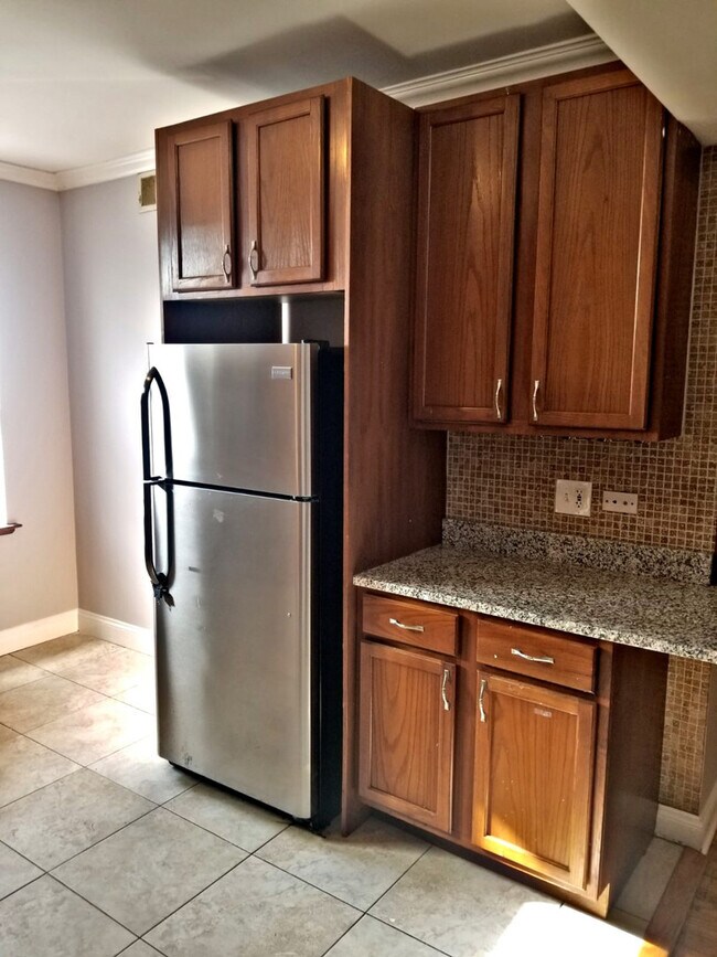 Building Photo - Rehabbed 3 Bedroom Waiting For You!
