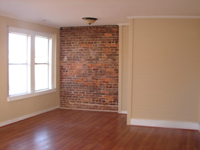 Foto del edificio - ONE BEDROOM, ONE BATH APARTMENT