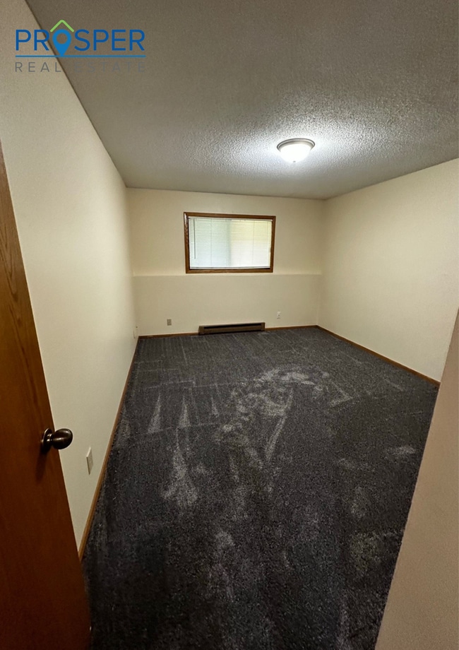 Building Photo - 3 Bedroom Unit Located Near Oakwood Mall