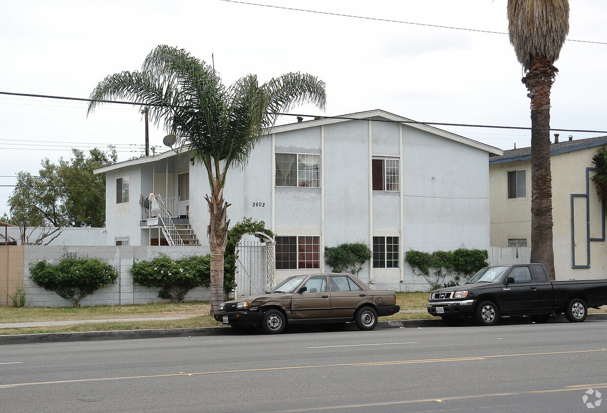 Foto principal - 2602 Mcfadden Ave
