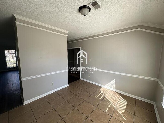 Building Photo - 4439 Valleydale - Available Now!