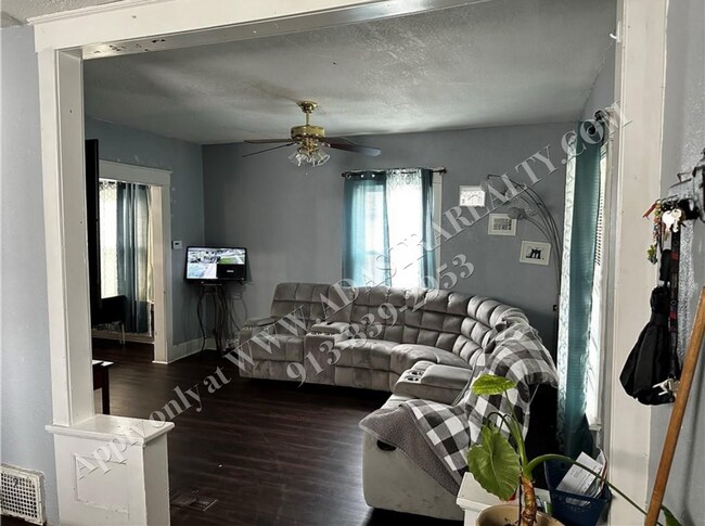 Foto del edificio - Cozy 3 Bed 1 Bath Home in KCK-Coming SOON!!