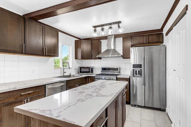 kitchen - 1340 Rayburn Dr
