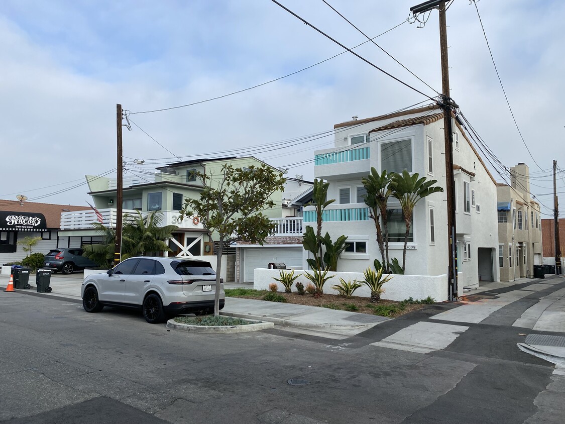 Building Photo - 3008 W Balboa Blvd