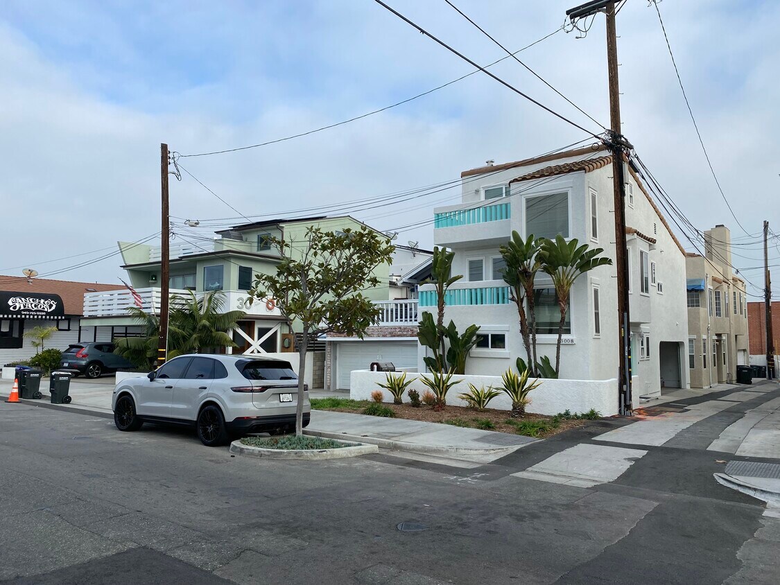 Foto del edificio - 3008 W Balboa Blvd