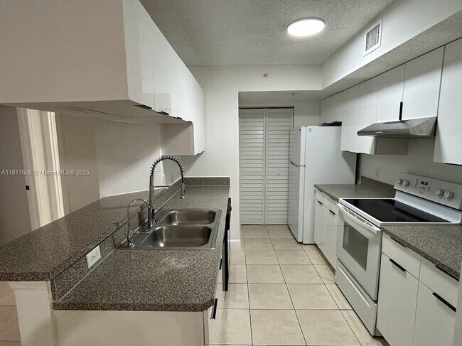 Foto del edificio - 450 S Park Rd