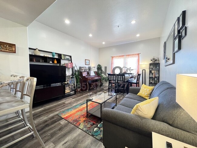 Foto del edificio - 4276 S Main St