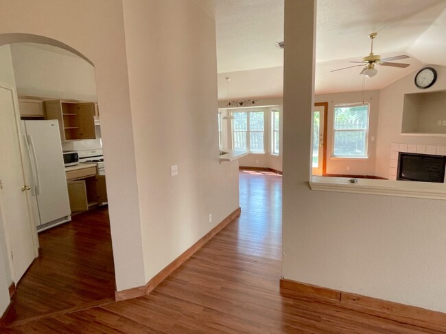 Foto del edificio - 218 Sunshadow Dr