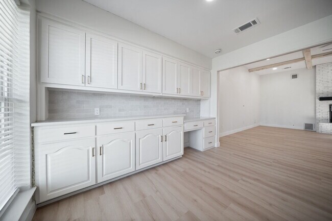 Building Photo - 9980 Brockbank Dr