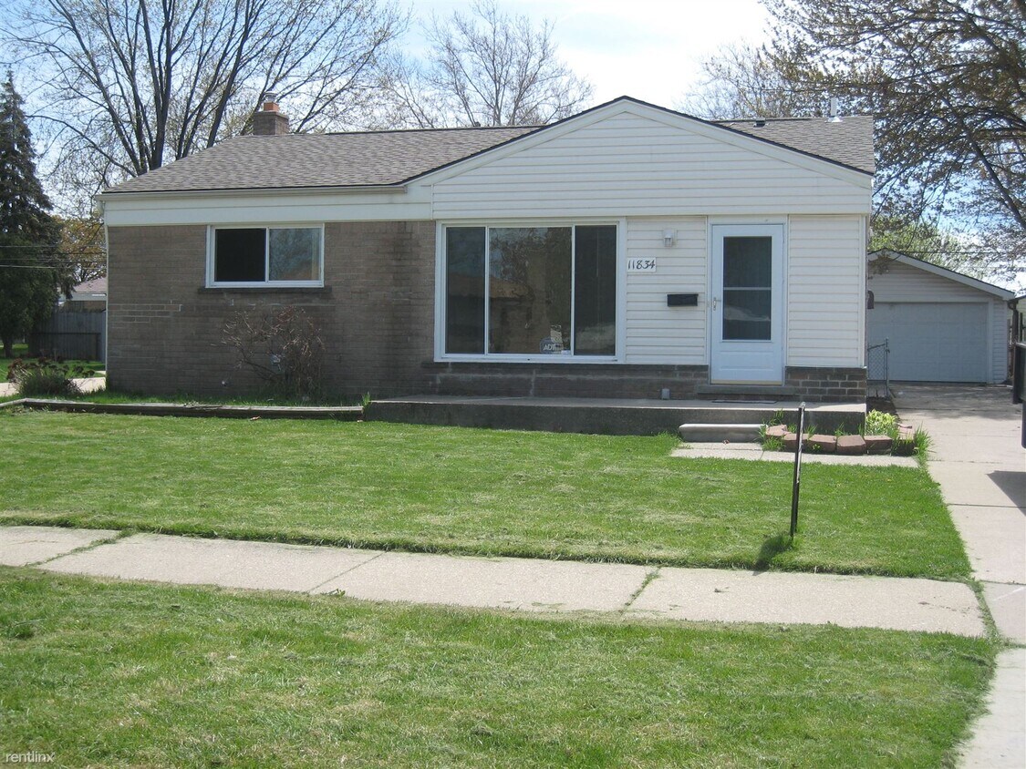 Foto principal - 3 br, 1 bath House - 11834 McKinley Dr