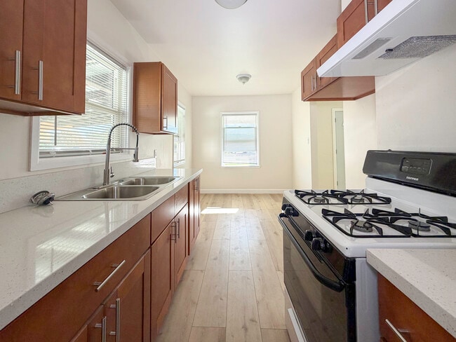 Cocina de la Unidad A - 1722 E Victoria Ave