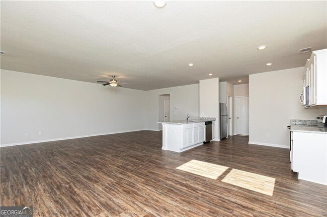Building Photo - 737 Woody Dr