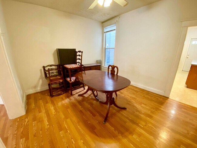 Foto del edificio - Large 3bedroom Remington Rowhome ~ 1 Block...