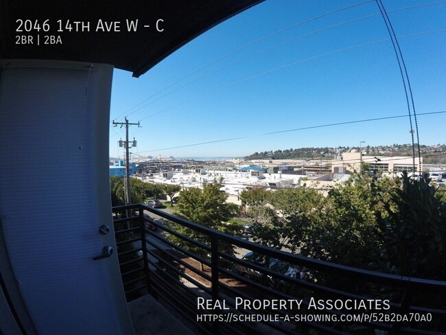 Foto del edificio - Rooftop Deck with Stunning Views