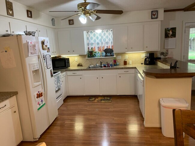 Cocina grande - 5005 Ash Ct