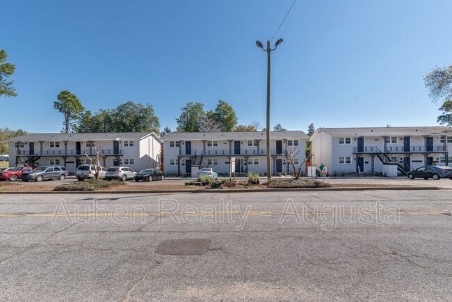 Foto del edificio - 1604 Johns Rd