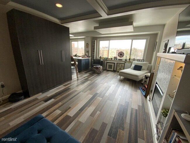 Building Photo - 4201 Cathedral Ave NW