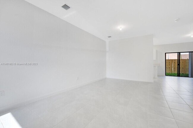 Foto del edificio - 15955 SW 2nd St