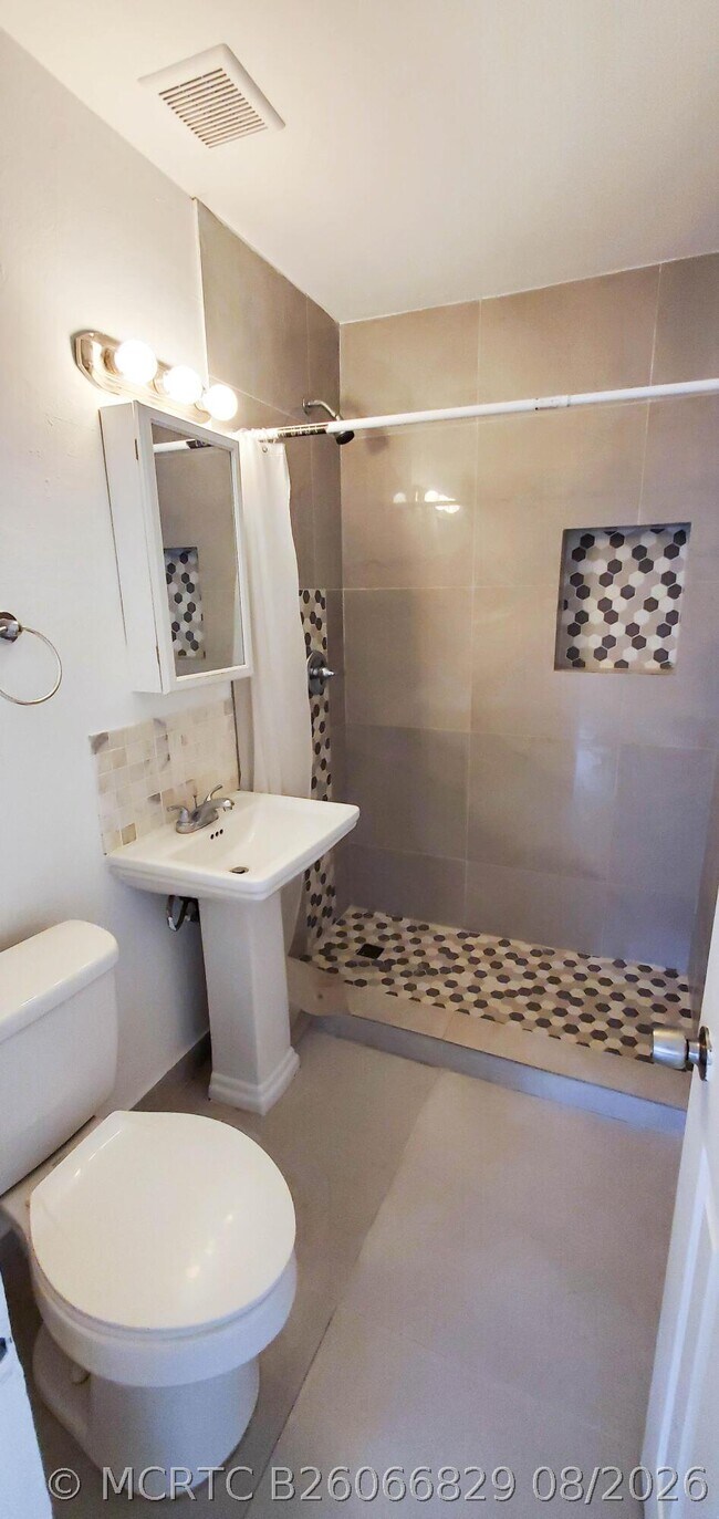 Foto del edificio - 4398 NE 15th Terrace