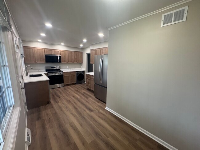 Foto del edificio - 1421 N Wilke Rd