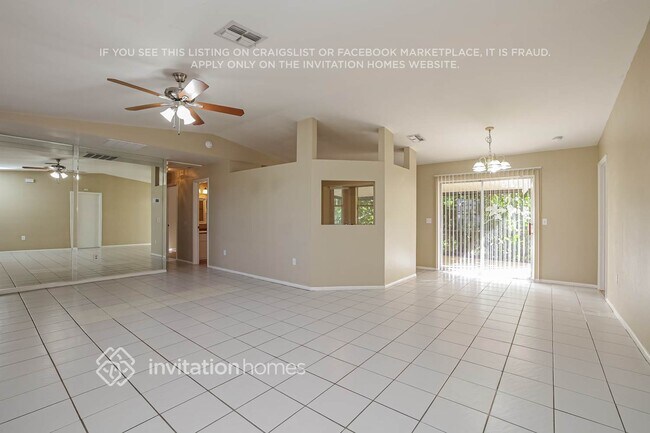 Foto del edificio - 8012 Cypress Dr N