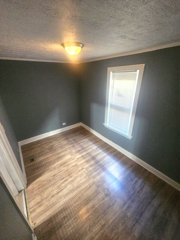 Building Photo - 8520 S Escanaba Ave