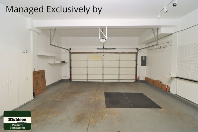 Building Photo - Northeast Pet Friendly Townhome!