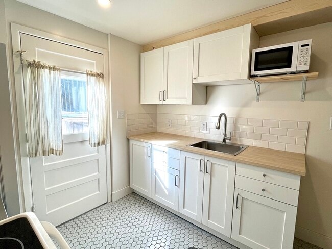 Building Photo - 919 Yeager Pl