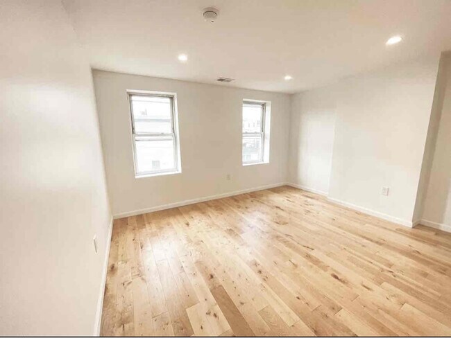 Building Photo - 2457 Gaul St