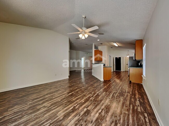 Building Photo - 6701 Southern Oaks Dr