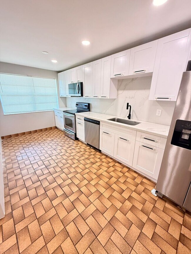 Building Photo - 4088 SW 51st St