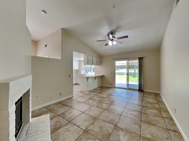 Building Photo - 43375 Peartree Ln