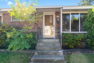 Building Photo - 807 W Alice Ave