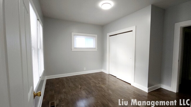 Building Photo - 1029 N Holmes Ave