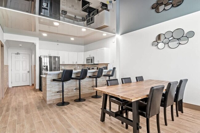 Building Photo - 10625 Front Beach Rd