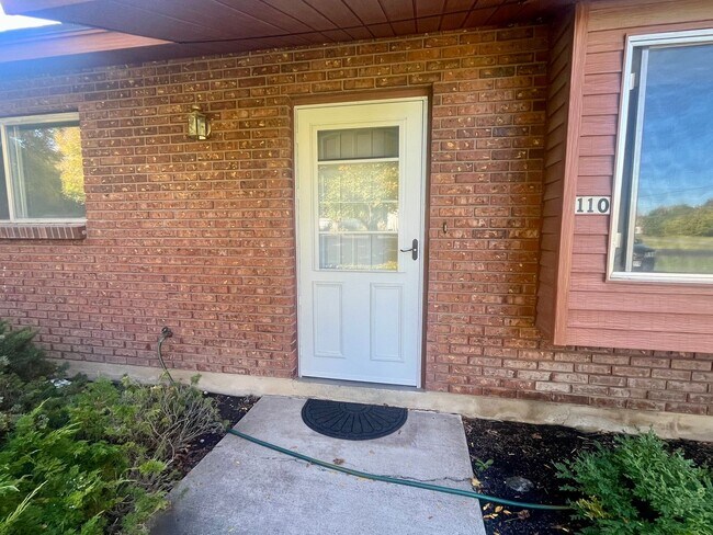 Foto del edificio - 110 E Main St